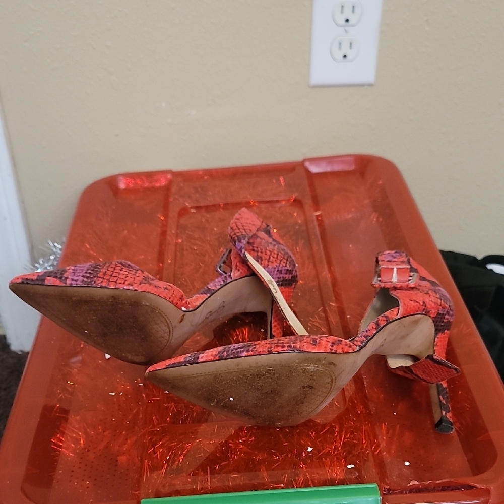 Snakeskin Pointed-toe Heels - Picture 4 of 6